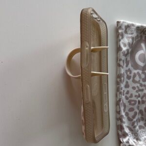 Taupe Leopard Loopy Phone case w/bag
16 pro